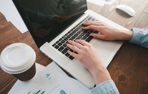 駐場開發與軟件外包 深度解析兩種合作模式的核心差異